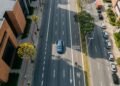 Ultrapassar ciclistas sem distância mínima pode gerar multa ao motorista