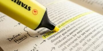 Psicólogos revelam por que leitores que sublinham livros físicos tendem a fixar melhor as informações