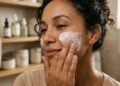 Nivea com leite de magnésia pode dar efeito glow, mas tem um risco que poucos consideram