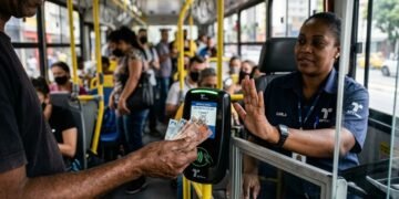 Ônibus vão parar de aceitar pagamento em dinheiro a partir de 30 de maio