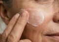 Os produtos certos para hidratar e renovar a pele sem causar irritação após os 40