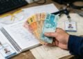 Muitos trabalhadores podem receber salário mínimo de R$ 2.407 por mês sem saber