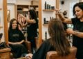 Quer cortar o cabelo curto sem medo? Um teste simples em casa indica na hora se o estilo combina com você