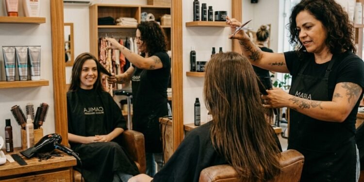 Quer cortar o cabelo curto sem medo? Um teste simples em casa indica na hora se o estilo combina com você