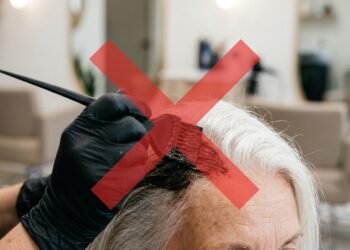 Adeus às tinturas para cobrir os cabelos brancos: o truque barato para melhorar a cor do seu cabelo sem gastar dinheiro