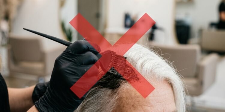 Adeus às tinturas para cobrir os cabelos brancos: o truque barato para melhorar a cor do seu cabelo sem gastar dinheiro