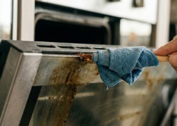 Como limpar a porta do forno por dentro sem desmontar e sem fazer bagunça