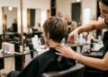 O corte curto ideal para mulheres depois dos 50 que traz volume sem pesar o visual
