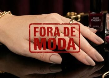 Adeus esmalte nude, veja como essa cor elegante veio para substituir o básico e dominar 2026 com estilo