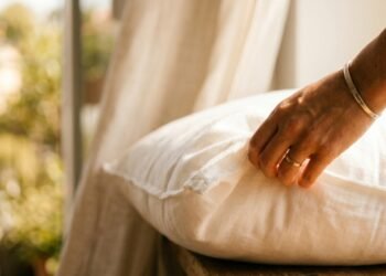 Colocar o travesseiro ao sol: por que isso é recomendado e quais os benefícios