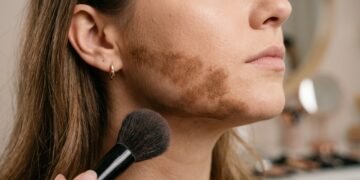 Como evitar manchas ao usar bronzer e conquistar um acabamento leve e natural