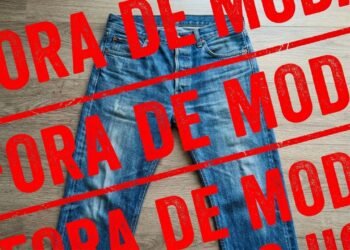 Adeus a calça jeans azul, veja como esse tom neutro veio para substituir o básico e dominar 2026 com elegância