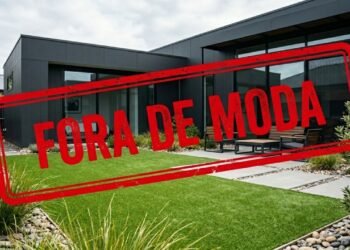 Adeus ao gramado artificial: a nova tendência que está transformando varandas e terraços elegantes