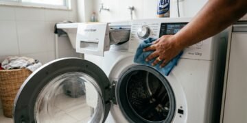 Por que é importante limpar sua máquina de lavar e como fazê-lo, segundo os fabricantes