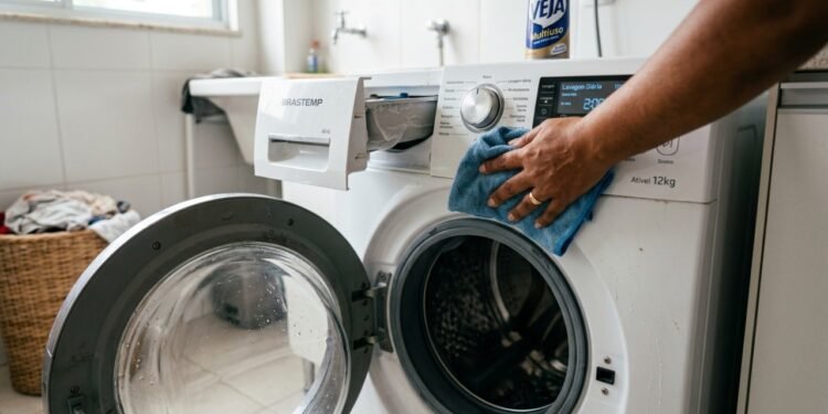 Higienização periódica para remover resíduos e prolongar a vida útil do eletrodoméstico