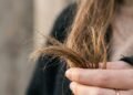 Por que o cabelo sofre mais no outono e o que fazer para evitar fios fracos e quebradiços