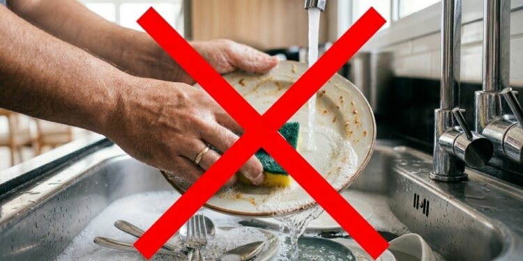 Lavar vasilhas nunca mais: o aparelho doméstico que transforma a rotina na cozinha com economia e praticidade