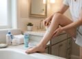 Sem cera quente, o método prático que remove os pelos e deixa a pele lisinha por muito mais tempo