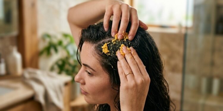 Gengibre no cabelo virou tendência entre quem quer fios mais longos e saudáveis sem gastar muito