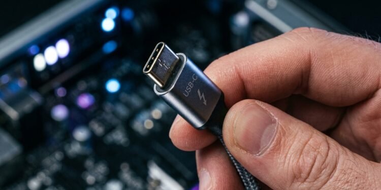 A partir de 2028, carregadores terão de adotar USB-C e mudança promete acabar com a confusão de cabos