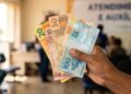 Governo libera auxílio de R$ 810 para brasileiros que começarem a trabalhar em 2026