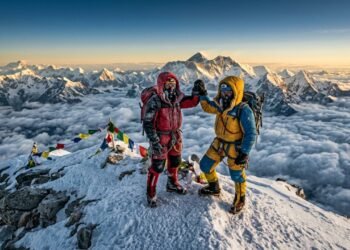 Quem foram os primeiros a chegar ao topo do Monte Everest e como essa história mudou o mundo