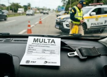 Motoristas estão levando multa de R$ 1.248 e 4 pontos por item obrigatório esquecido no carro