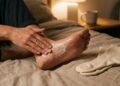 Como hidratar pés ressecados com um método simples que ajuda a reduzir rachaduras na hora