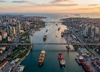 Europa planeja implementar pedágios no Canal de Istambul para transformar o transporte marítimo