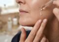 Os melhores ativos do sérum de skincare que ajudam a renovar a pele e reduzir sinais de cansaço