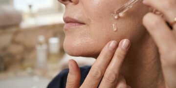 Os melhores ativos do sérum de skincare que ajudam a renovar a pele e reduzir sinais de cansaço