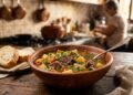 Faça sopa de carne com legumes simples e deliciosa que rende muito