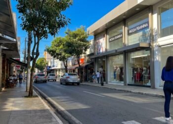 2.500 confecções e uma cruz de 74 metros: a cidade mineira a 120 km de BH que veste o Brasil sem aparecer no mapa
