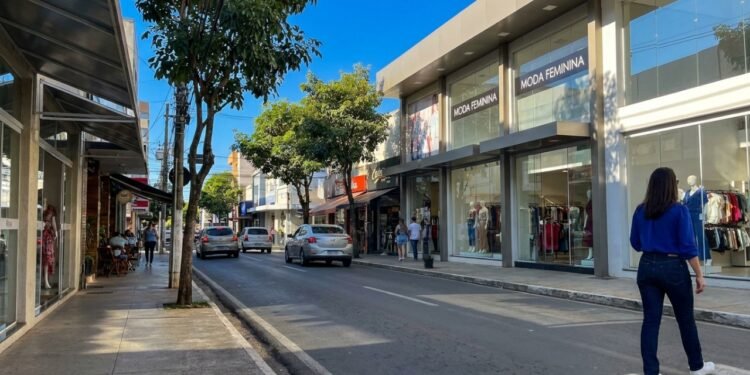 2.500 confecções e uma cruz de 74 metros: a cidade mineira a 120 km de BH que veste o Brasil sem aparecer no mapa