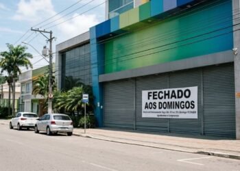 Fechamento aos domingos faz supermercados realocarem funcionários e afeta redes como Carrefour, Atacadão, Assaí e BH