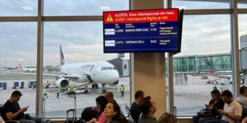 Fim da escala 6x1 pode acabar com os voos internacionais do Brasil, alerta CEO da LATAM