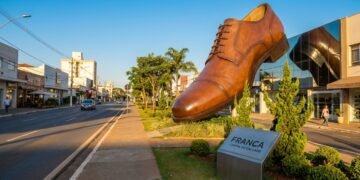 Capital do Calçado: 1 em cada 3 sapatos masculinos do Brasil sai desta cidade do interior paulista a 400 km da capital que ainda domina o basquete nacional