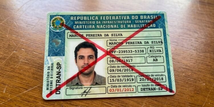 Governo suspenderá a CNH de motoristas que não conseguirem comprovar esse documento