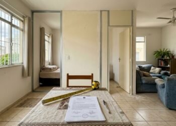 Inquilino transforma sala de apartamento alugado em segundo quarto sem autorização: Justiça toma decisão