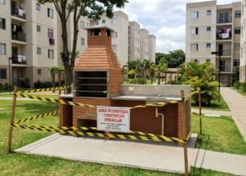 Morador constrói churrasqueira na área comum do prédio sem avisar o condomínio: Justiça determina demolição do espaço