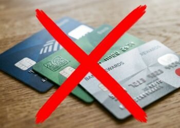 O Governo congela automaticamente as contas bancárias e os bens de todos os cidadãos e estrangeiros que atrasaram este procedimento