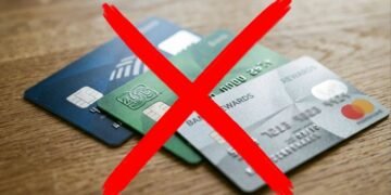 O Governo congela automaticamente as contas bancárias e os bens de todos os cidadãos e estrangeiros que atrasaram este procedimento