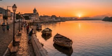 O vilarejo nordestino reconhecido internacionalmente às margens do São Francisco que tem o pôr do sol mais bonito do Nordeste
