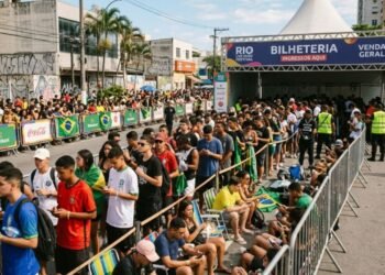 Plataformas de ingressos como Ticketmaster, Eventim e Sympla sob pressão por clareza na taxa de conveniência e no reembolso