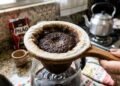 Se você tem borra de café, então não jogue fora, você possui um tesouro escondido em casa