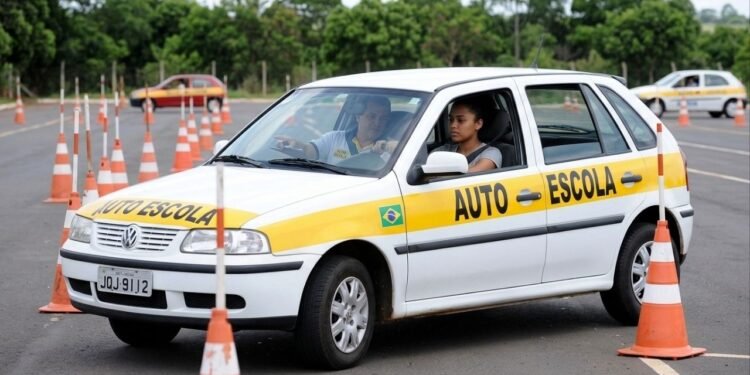 Todos os motoristas com CNH categoria B serão afetados pelas mudanças nas regras de trânsito em 2026