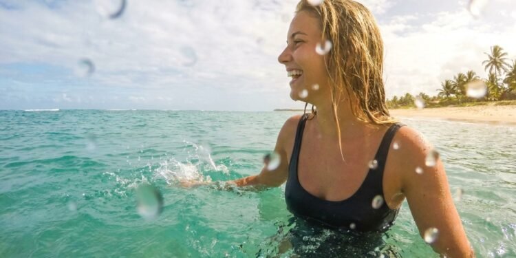 Sem asfalto, com casas coloridas e praias intocadas com águas cristalinas: o vilarejo baiano que desperta o desejo de largar tudo e viver ali