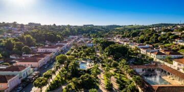 A menor cidade de São Paulo lidera o ranking de qualidade de vida do país e guarda a 2ª água mais sulfurosa do mundo