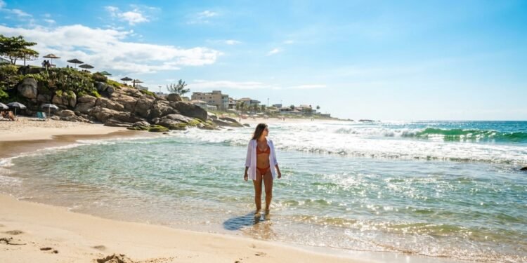 3ª melhor qualidade de vida do Rio de Janeiro e 15 praias com sol em cerca de 300 dias por ano em 28 km de litoral: a cidade fluminense que cresceu 48% e guarda um sambaqui de 4 mil anos