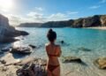 Areia de quartzo que não queima e mar a 16°C no verão: a 7ª cidade mais antiga do Brasil tem 3 praias com selo internacional